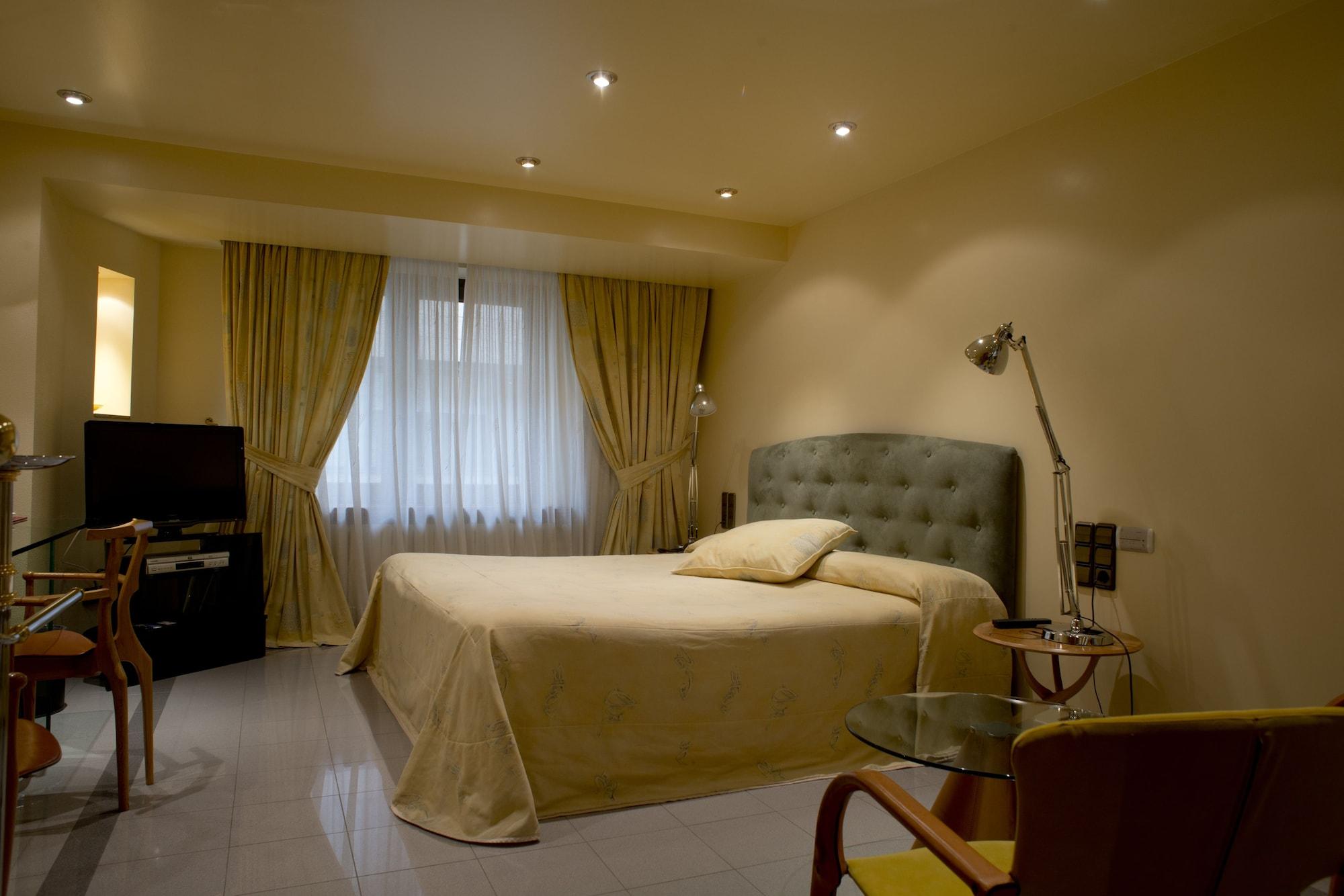 A Casa Canut Hotel Gastronomic Les Escaldes Exteriör bild A bedroom
