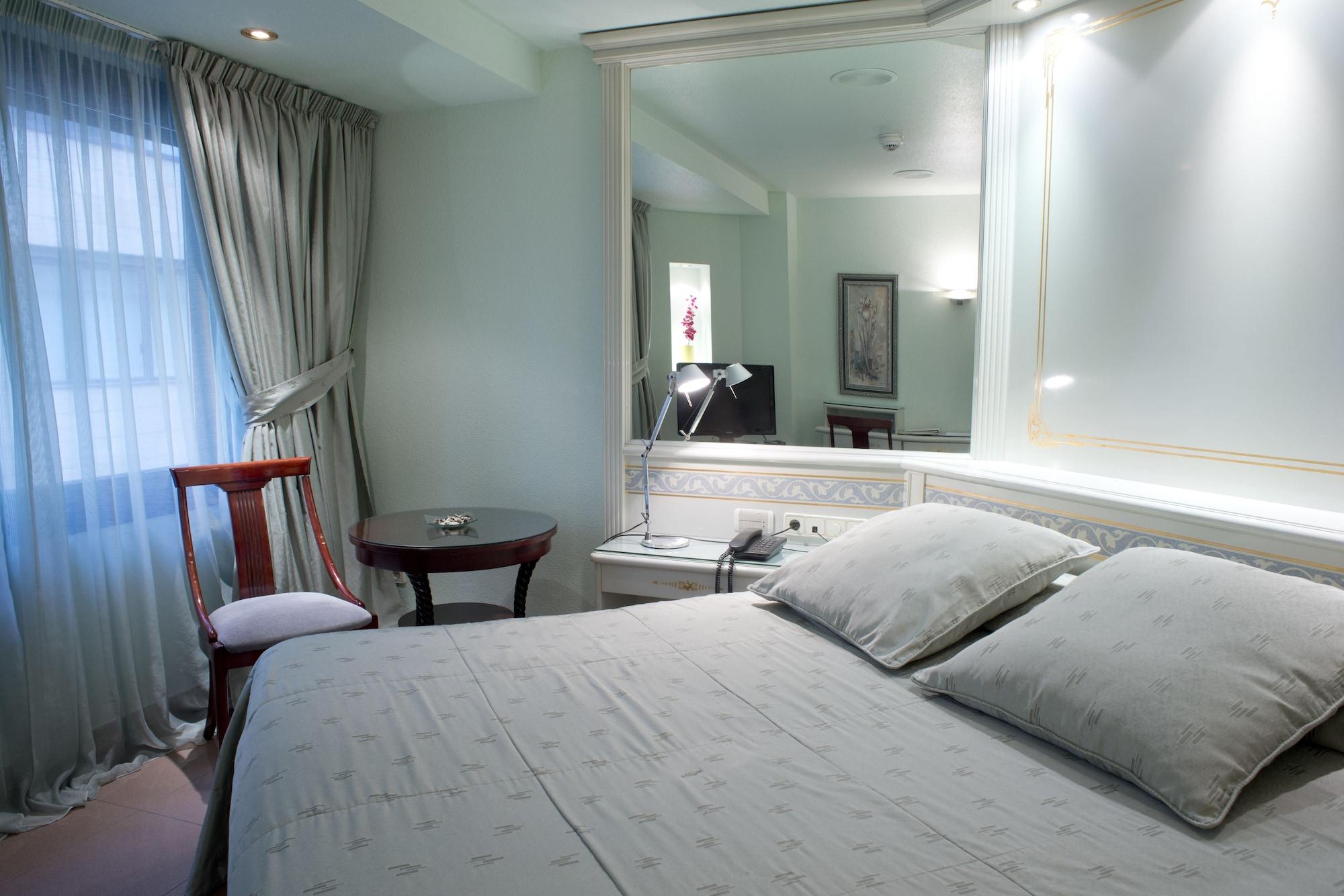 A Casa Canut Hotel Gastronomic Les Escaldes Exteriör bild A room at the hotel