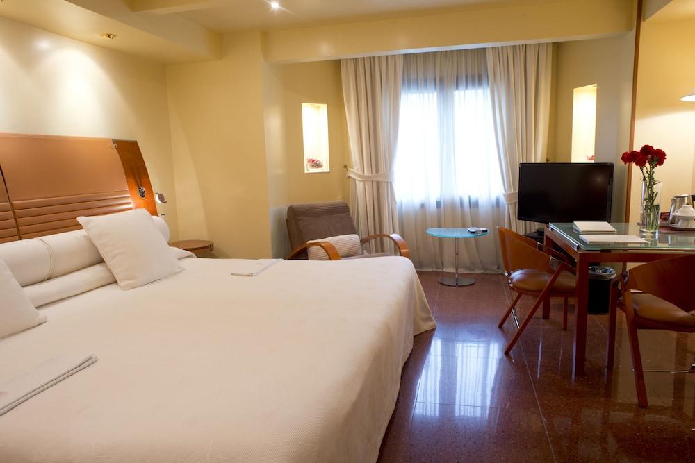 A Casa Canut Hotel Gastronomic Les Escaldes Exteriör bild A room at the hotel