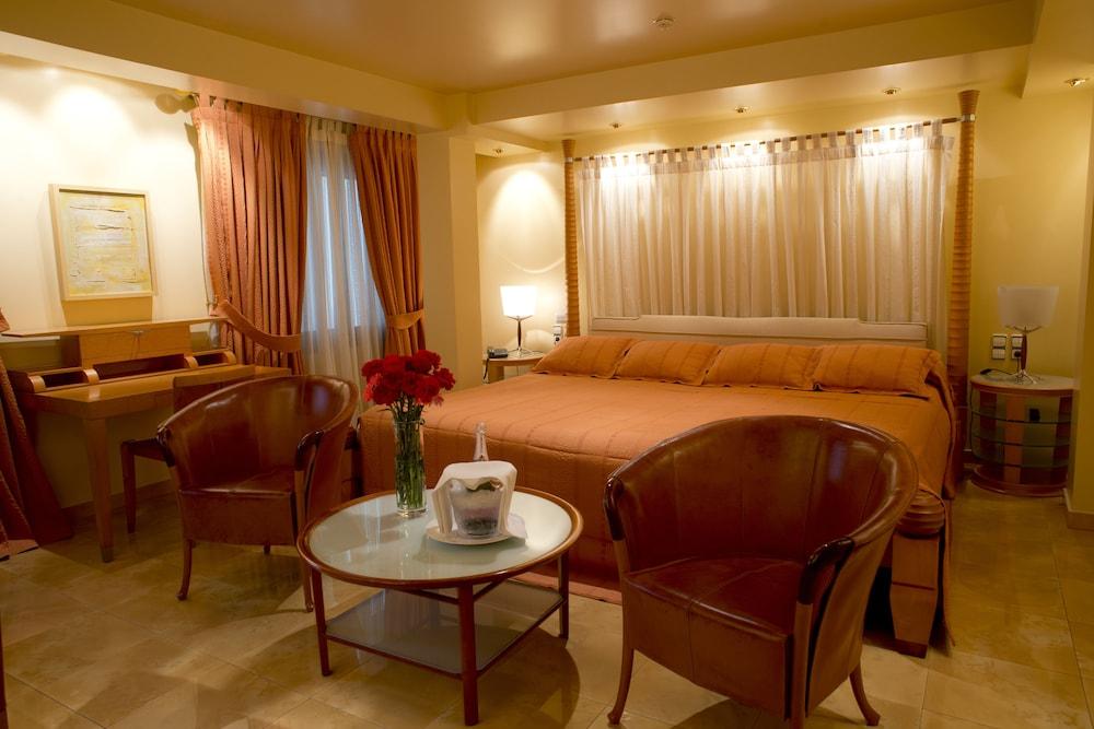 A Casa Canut Hotel Gastronomic Les Escaldes Exteriör bild A suite at the Four Seasons Hotel, Bangkok