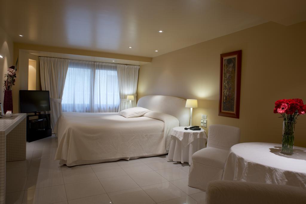 A Casa Canut Hotel Gastronomic Les Escaldes Exteriör bild A room at the hotel
