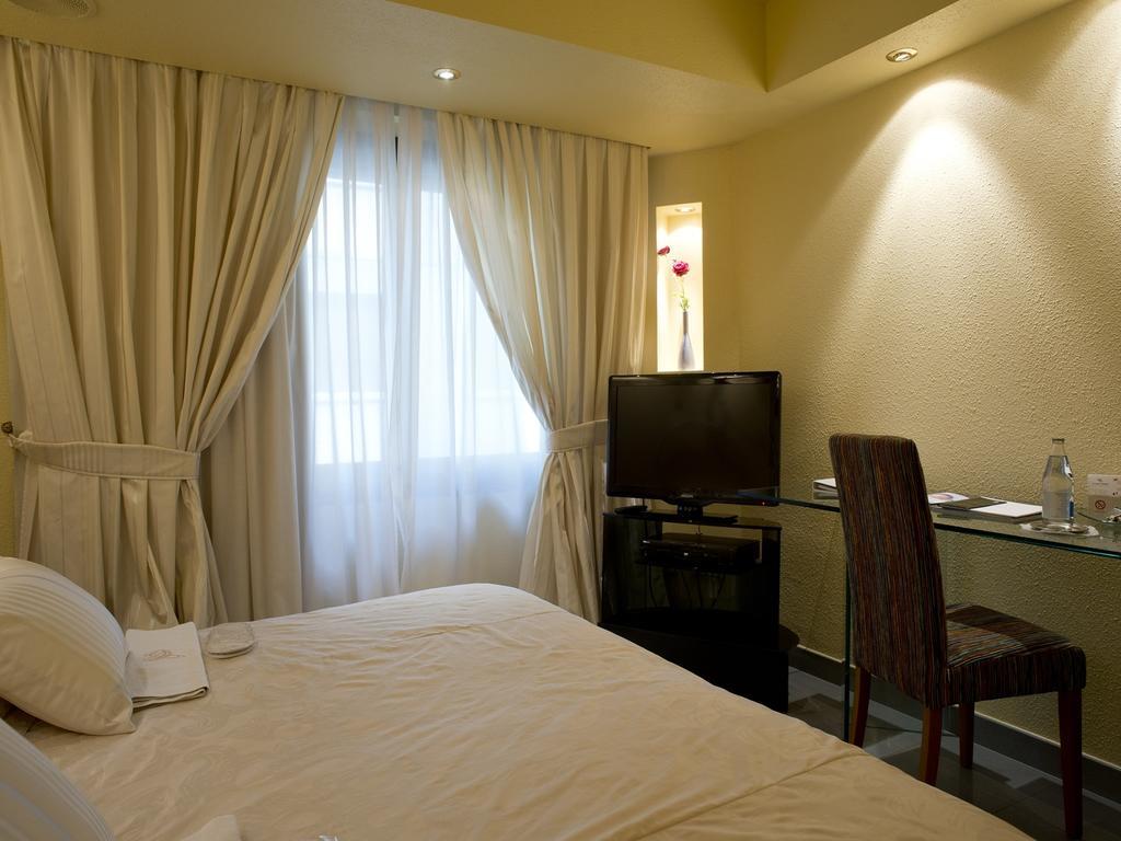 A Casa Canut Hotel Gastronomic Les Escaldes Exteriör bild A room at the hotel