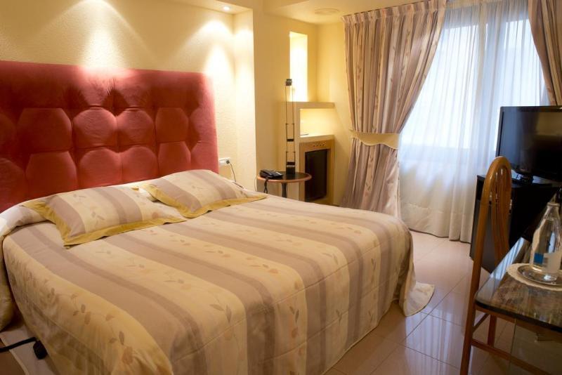 A Casa Canut Hotel Gastronomic Les Escaldes Exteriör bild A room at the hotel