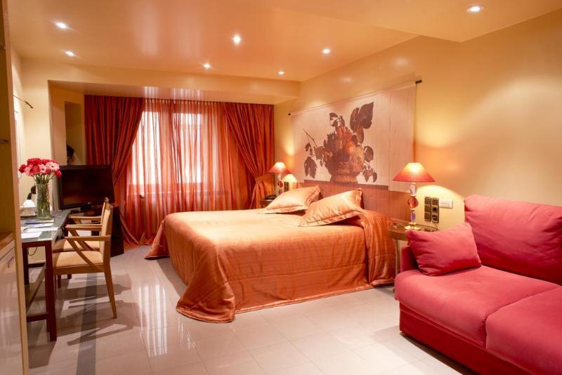 A Casa Canut Hotel Gastronomic Les Escaldes Exteriör bild A bedroom