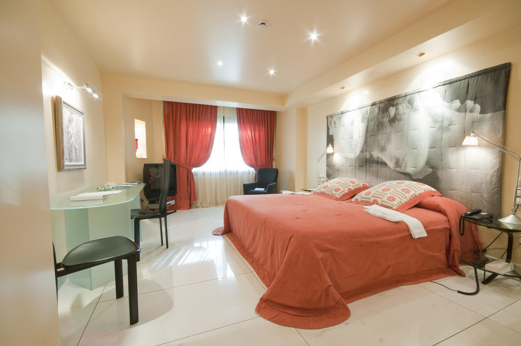 A Casa Canut Hotel Gastronomic Les Escaldes Exteriör bild A room at the hotel