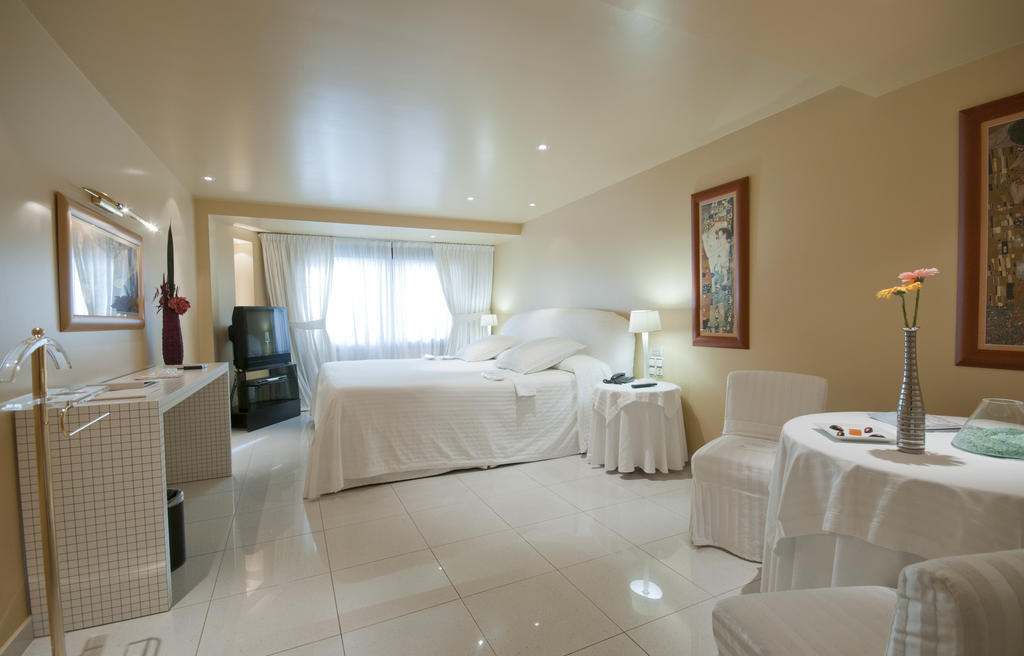 A Casa Canut Hotel Gastronomic Les Escaldes Exteriör bild A room at the hotel